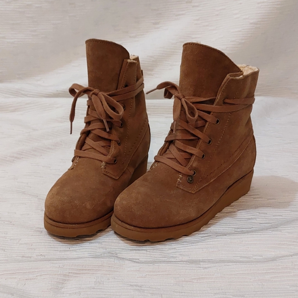 BearPaw Brown Suede Lace-Up Wedge Ankle Boots Size 6 - Picture 2 of 9